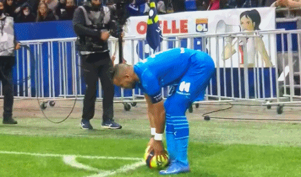 詹姆斯正式宣布无限期休战！湖人遭遇重大打击，西部前三恐将不保