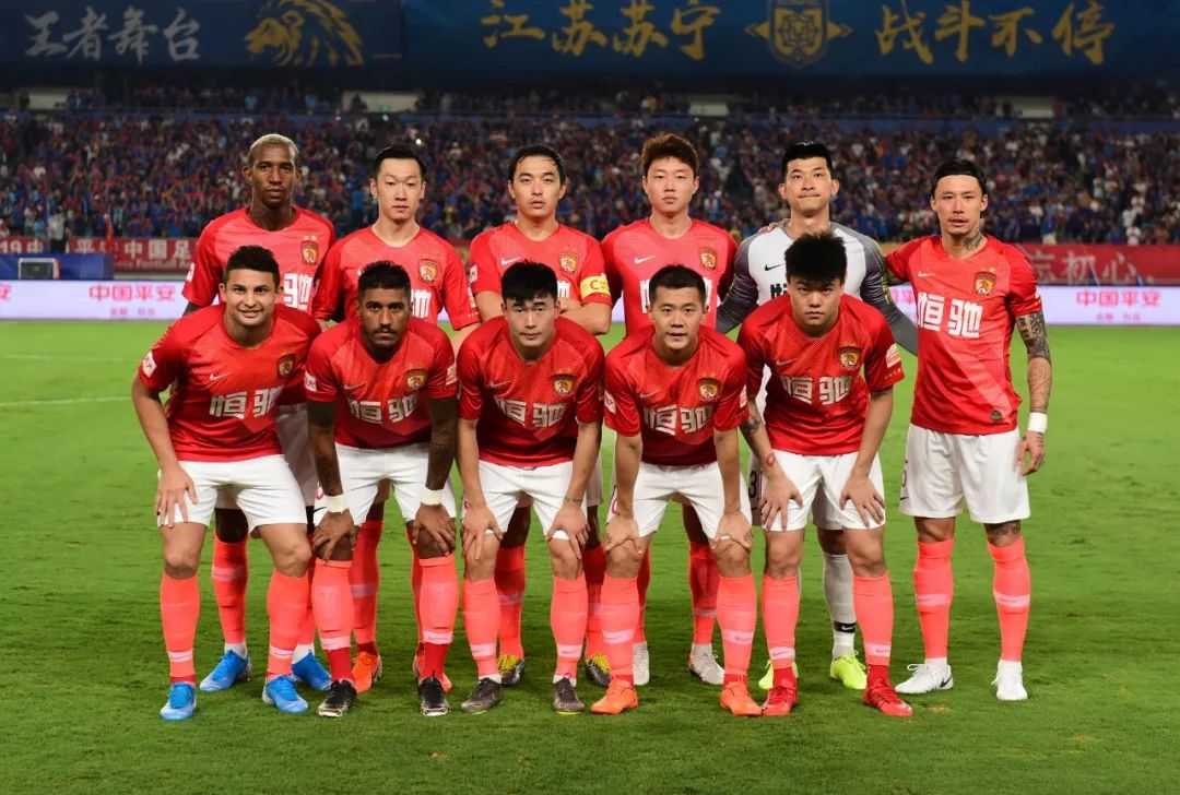 英超变天？2黑马挤掉曼联切尔西进前6！阿森纳笑疯 争冠2对手不胜