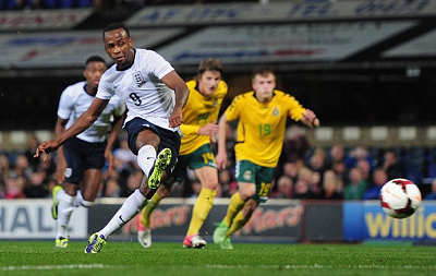 黑根斯抢断胡明轩 诺威尔送双手暴扣