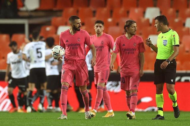 欧冠联赛土耳其球队压倒意大利球队！只因发球更好，外援更出色